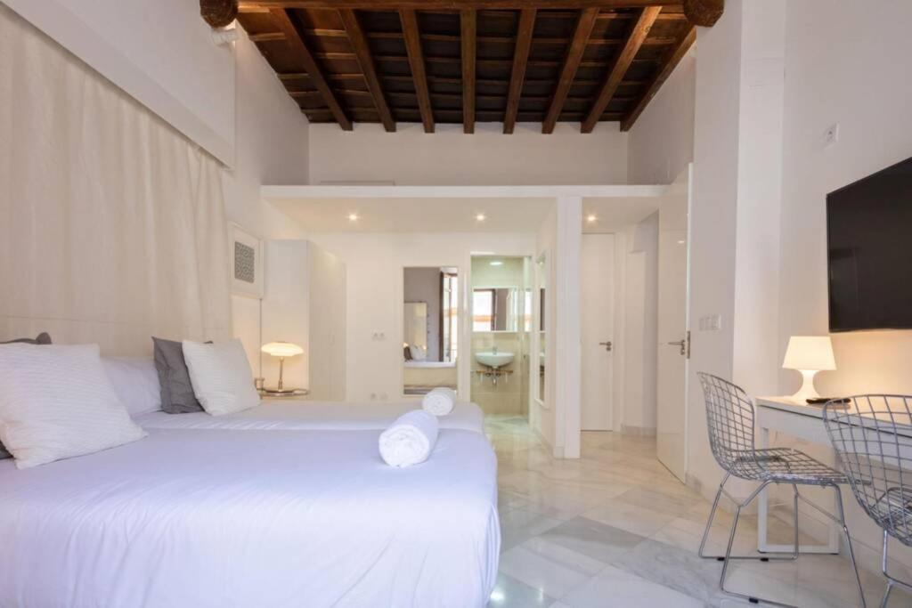 Hernando Colon Deluxe Suite By Valcambre Seville Exterior photo