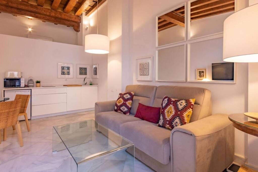 Hernando Colon Deluxe Suite By Valcambre Seville Exterior photo