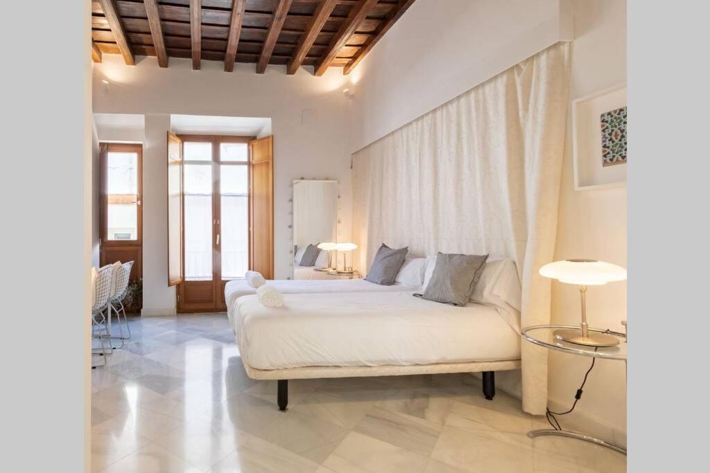 Hernando Colon Deluxe Suite By Valcambre Seville Exterior photo