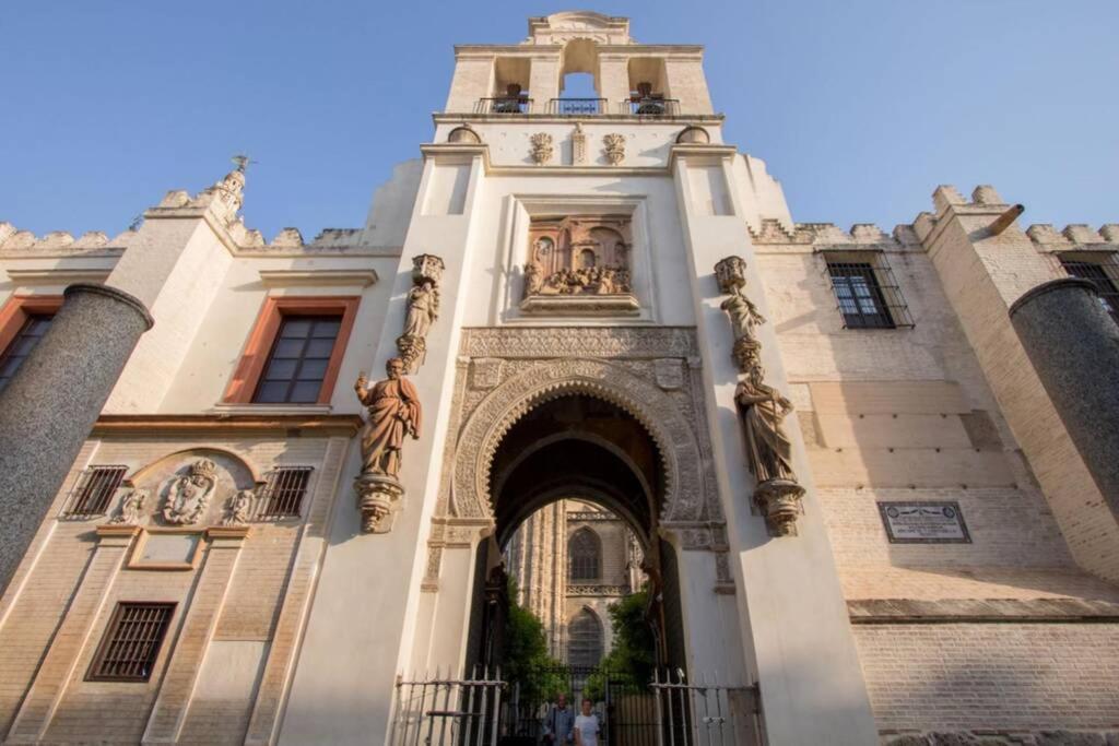Hernando Colon Deluxe Suite By Valcambre Seville Exterior photo